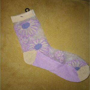 🆕🧦Free People Mesh Purple and Gray Floral Socks